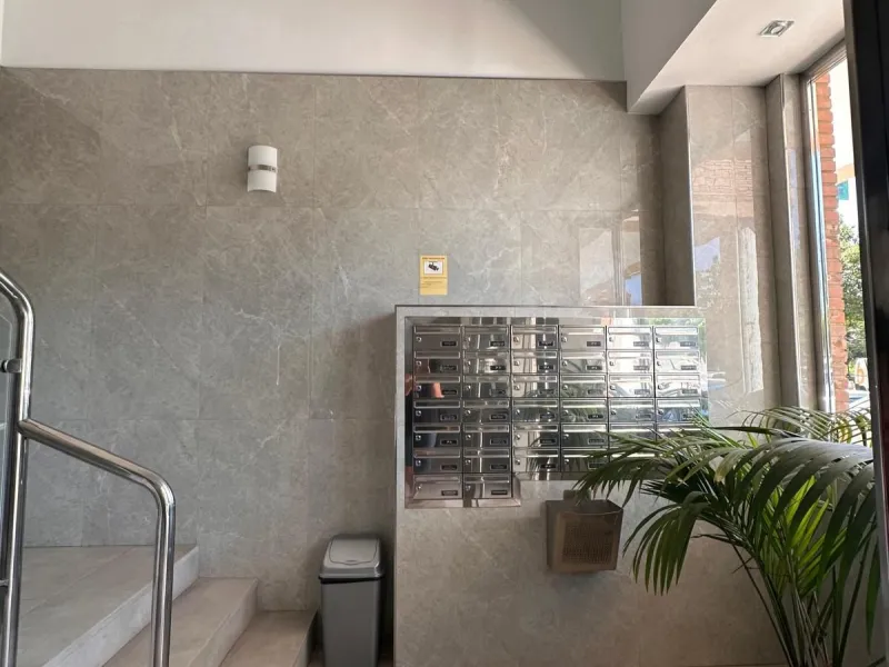 Discover your new home in the heart of Málaga! This spectacular 105 m² apartment in Torcal is the perfect option for those seeking comfort and style. With four spacious double bedrooms and two full bathrooms, this space has been completely renovated, offe