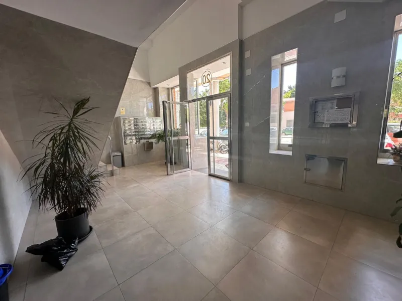 Discover your new home in the heart of Málaga! This spectacular 105 m² apartment in Torcal is the perfect option for those seeking comfort and style. With four spacious double bedrooms and two full bathrooms, this space has been completely renovated, offe