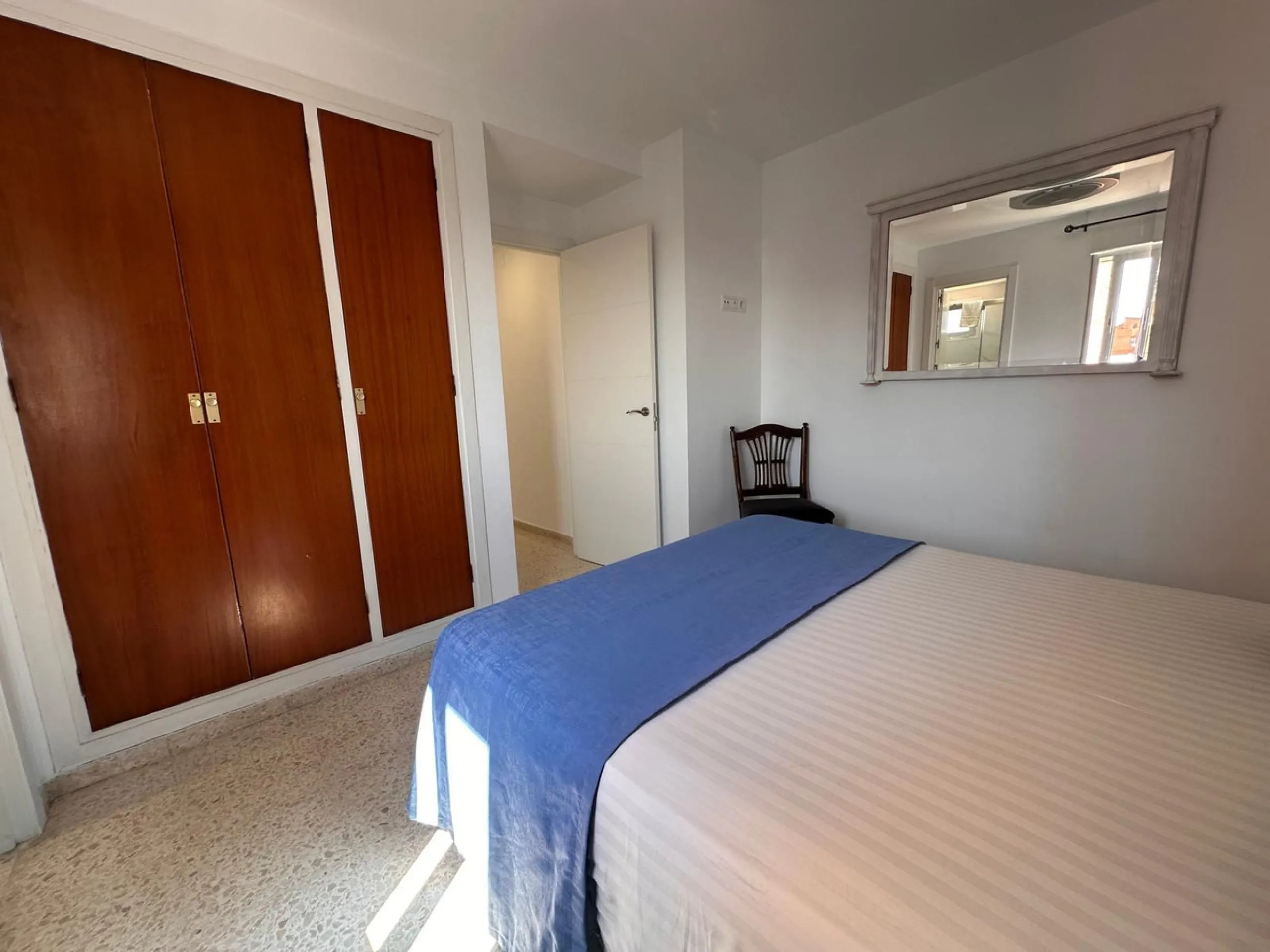 Discover your new home in the heart of Málaga! This spectacular 105 m² apartment in Torcal is the perfect option for those seeking comfort and style. With four spacious double bedrooms and two full bathrooms, this space has been completely renovated, offe
