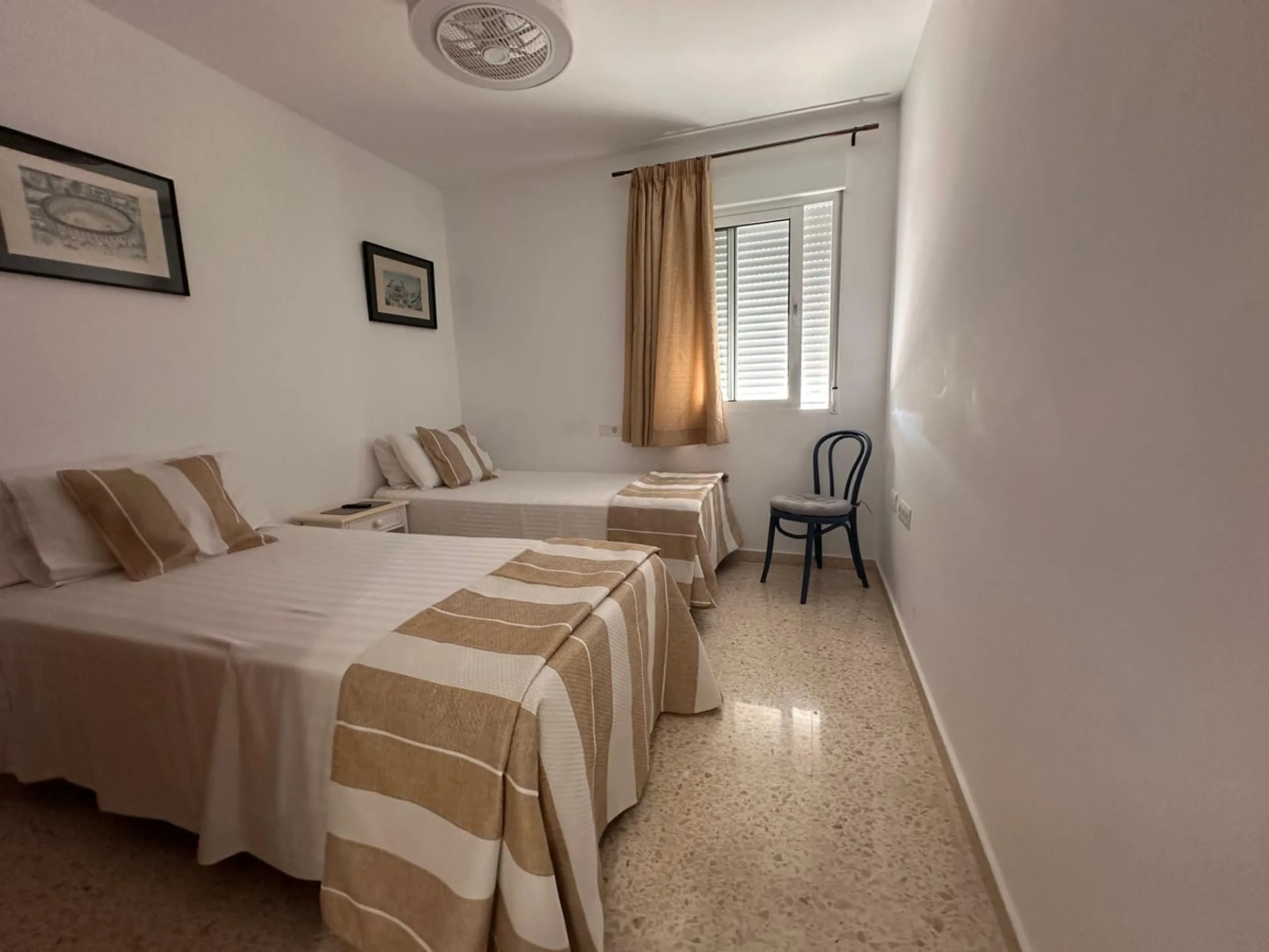 Discover your new home in the heart of Málaga! This spectacular 105 m² apartment in Torcal is the perfect option for those seeking comfort and style. With four spacious double bedrooms and two full bathrooms, this space has been completely renovated, offe