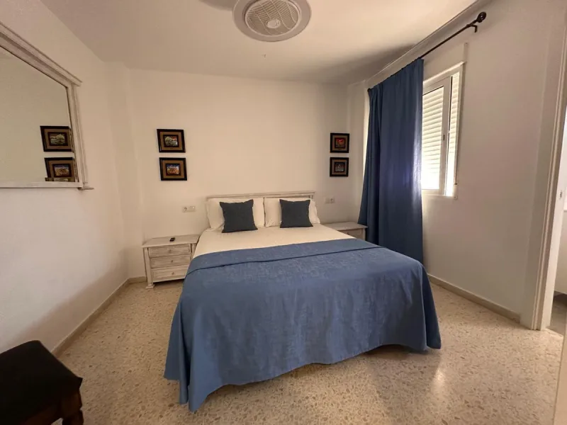 Discover your new home in the heart of Málaga! This spectacular 105 m² apartment in Torcal is the perfect option for those seeking comfort and style. With four spacious double bedrooms and two full bathrooms, this space has been completely renovated, offe