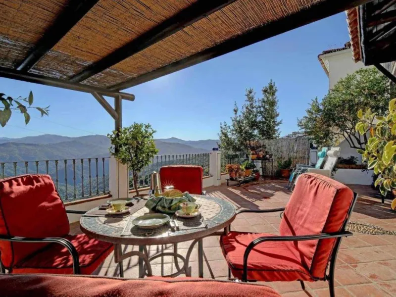 SUPERB RURAL HOME AND LIFESTYLE BUSINESS FOR SALE NEAR RONDA