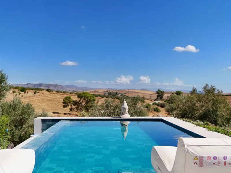 Charming Finca with AFO, salt water Pool & Prime Location in Coín