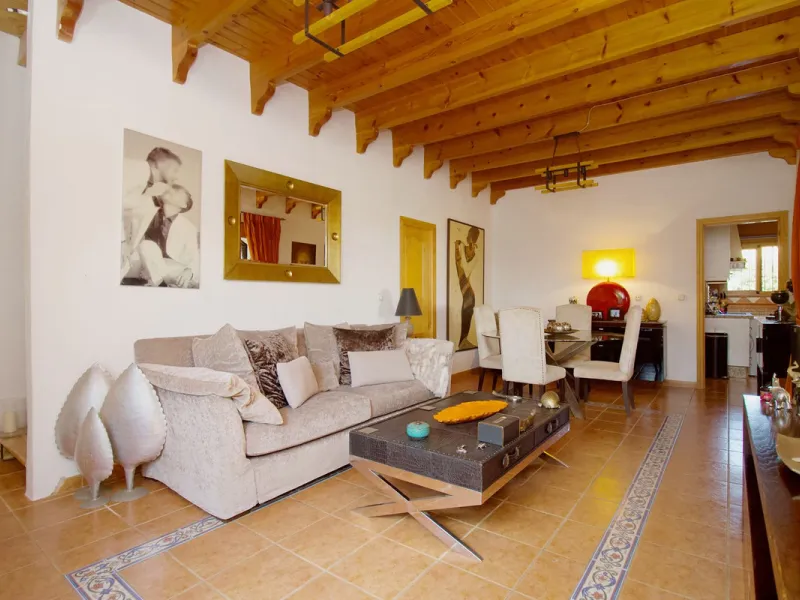 Charming Finca with AFO, salt water Pool & Prime Location in Coín