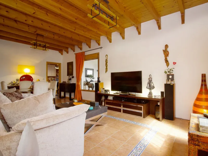 Charming Finca with AFO, salt water Pool & Prime Location in Coín