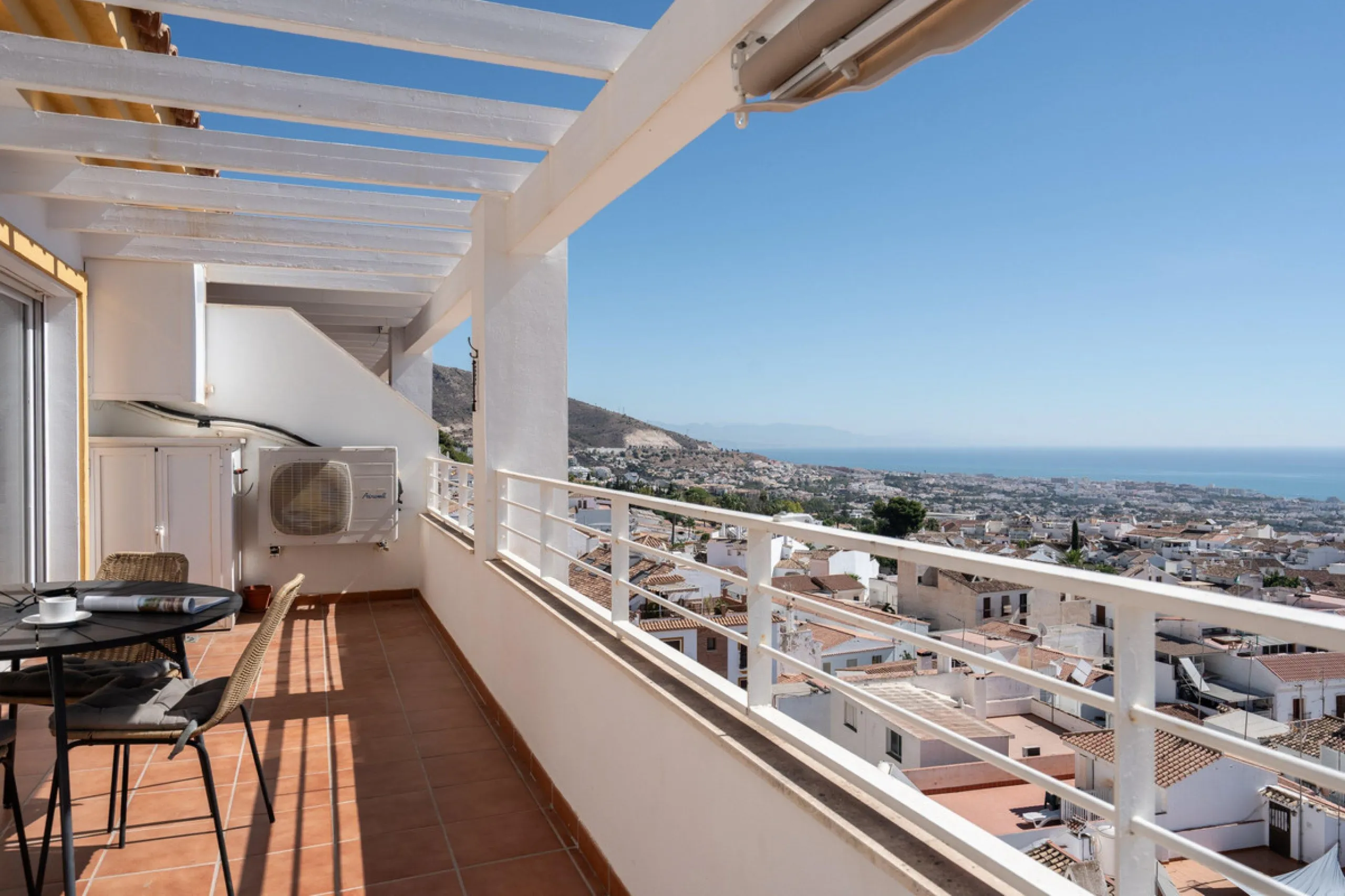 Apartment - Penthouse в продаже в Benalmadena, Málaga. В доме 2 спален и 1 ванных комнат. Площадь дома 52 м²