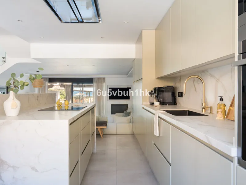 House - Townhouse в продаже в Casares, Málaga. В доме 3 спален и 3 ванных комнат. Площадь дома 167 м². Площадь участка 103 м²