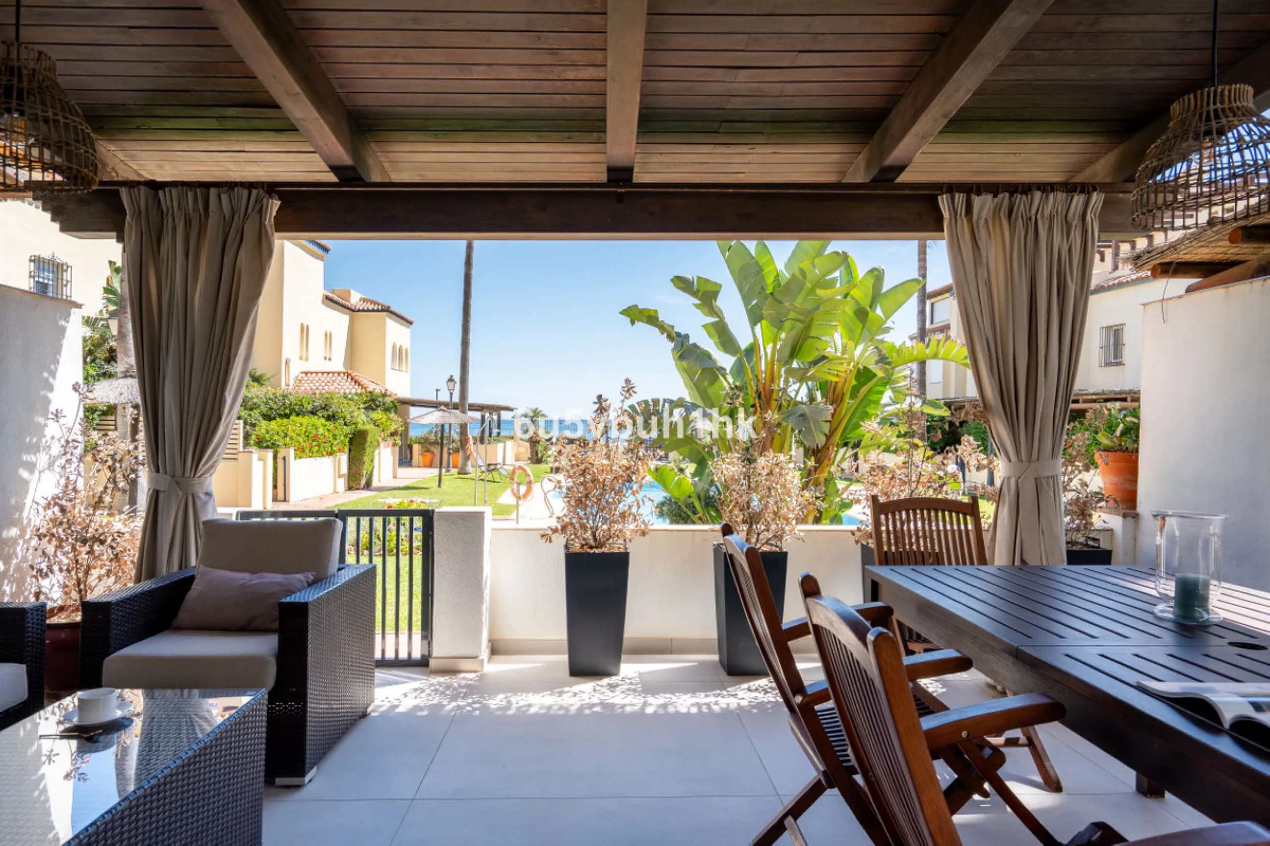 House - Townhouse в продаже в Casares, Málaga. В доме 3 спален и 3 ванных комнат. Площадь дома 167 м². Площадь участка 103 м²