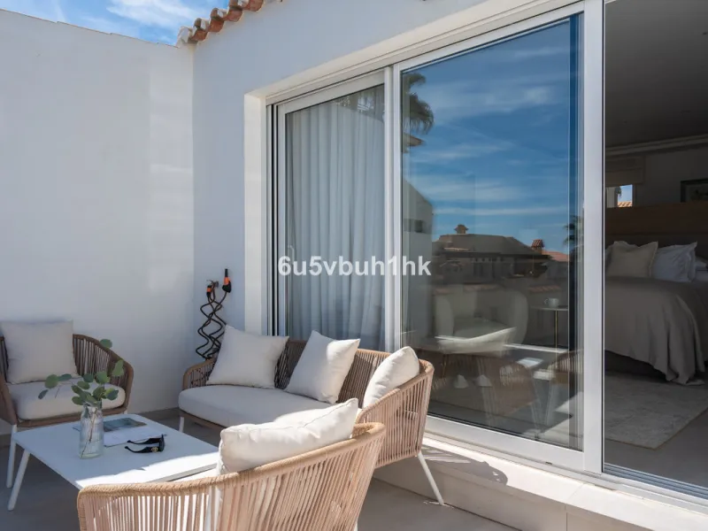 House - Townhouse в продаже в Casares, Málaga. В доме 3 спален и 3 ванных комнат. Площадь дома 167 м². Площадь участка 103 м²