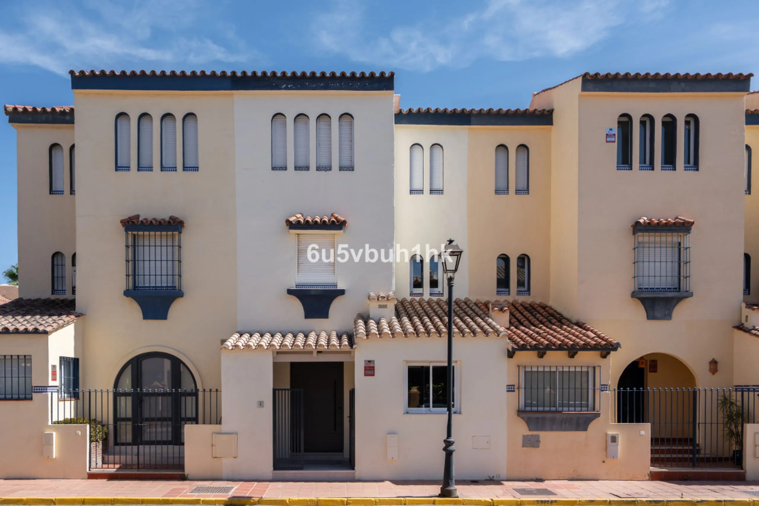 House - Townhouse в продаже в Casares, Málaga. В доме 3 спален и 3 ванных комнат. Площадь дома 167 м². Площадь участка 103 м²
