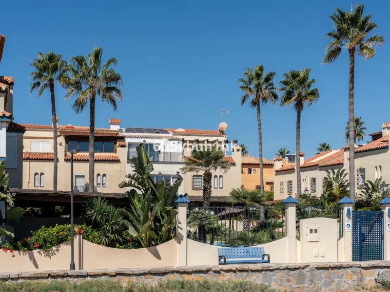House - Townhouse в продаже в Casares, Málaga. В доме 3 спален и 3 ванных комнат. Площадь дома 167 м². Площадь участка 103 м²