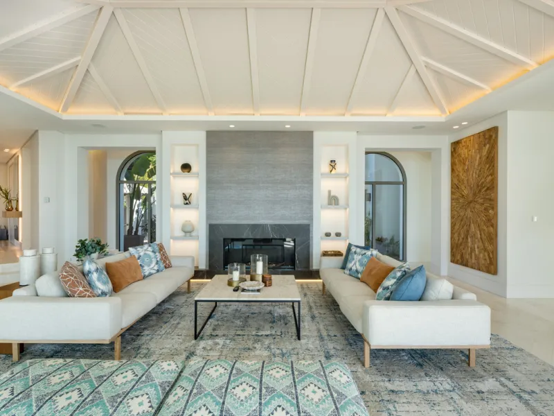 Villa Aguila is a remarkable villa for sale in Monte Halcones, Benahavís, offering a refined balance of modern elegance and timeless Andalusian character. Fully renovated in 2022, this three-story residence combines complete privacy with excellent connect