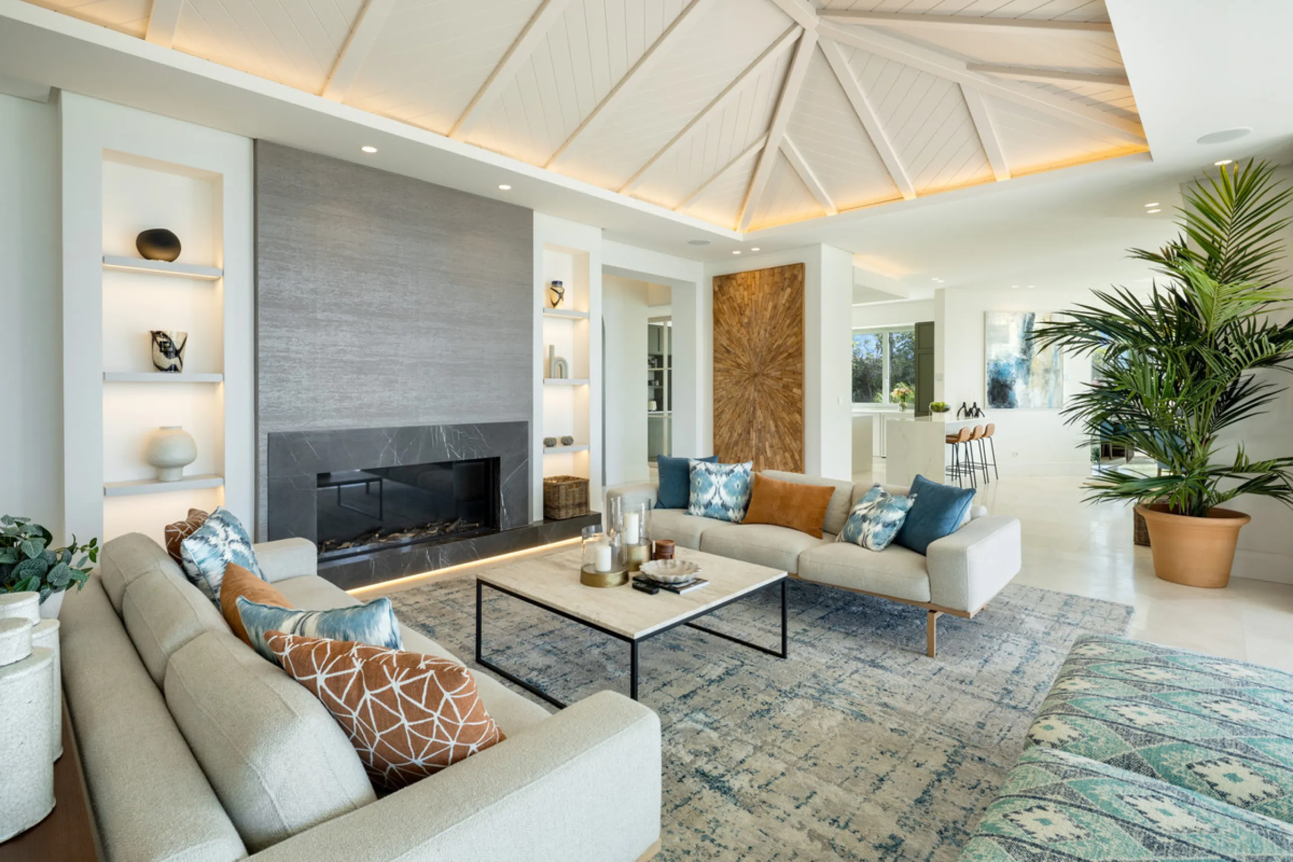 Villa Aguila is a remarkable villa for sale in Monte Halcones, Benahavís, offering a refined balance of modern elegance and timeless Andalusian character. Fully renovated in 2022, this three-story residence combines complete privacy with excellent connect