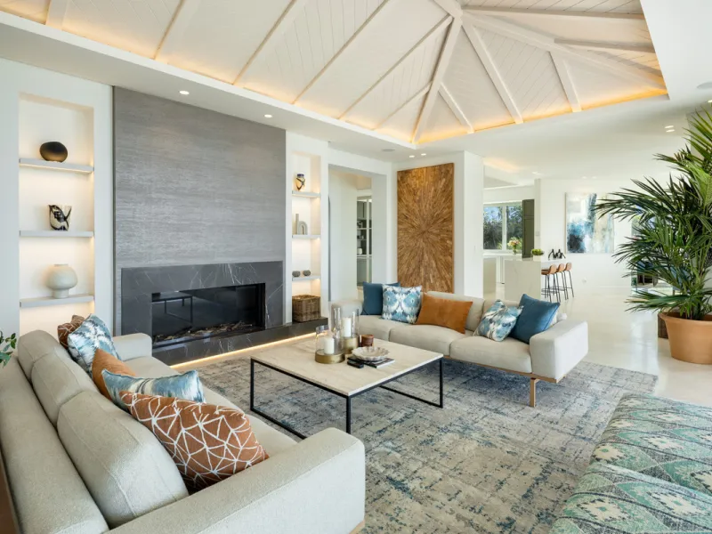 Villa Aguila is a remarkable villa for sale in Monte Halcones, Benahavís, offering a refined balance of modern elegance and timeless Andalusian character. Fully renovated in 2022, this three-story residence combines complete privacy with excellent connect