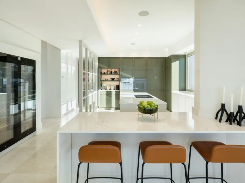 Villa Aguila is a remarkable villa for sale in Monte Halcones, Benahavís, offering a refined balance of modern elegance and timeless Andalusian character. Fully renovated in 2022, this three-story residence combines complete privacy with excellent connect