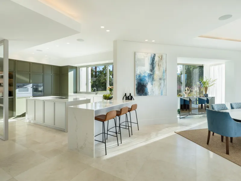 Villa Aguila is a remarkable villa for sale in Monte Halcones, Benahavís, offering a refined balance of modern elegance and timeless Andalusian character. Fully renovated in 2022, this three-story residence combines complete privacy with excellent connect
