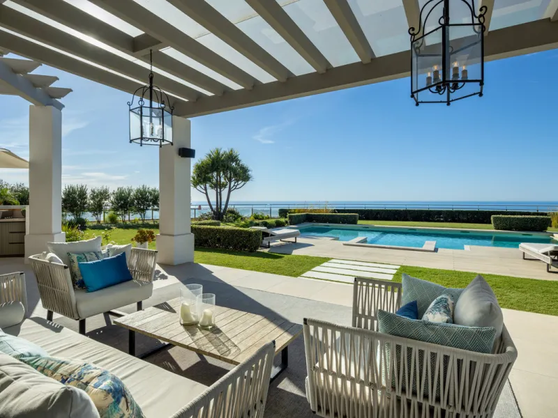 Villa Aguila is a remarkable villa for sale in Monte Halcones, Benahavís, offering a refined balance of modern elegance and timeless Andalusian character. Fully renovated in 2022, this three-story residence combines complete privacy with excellent connect