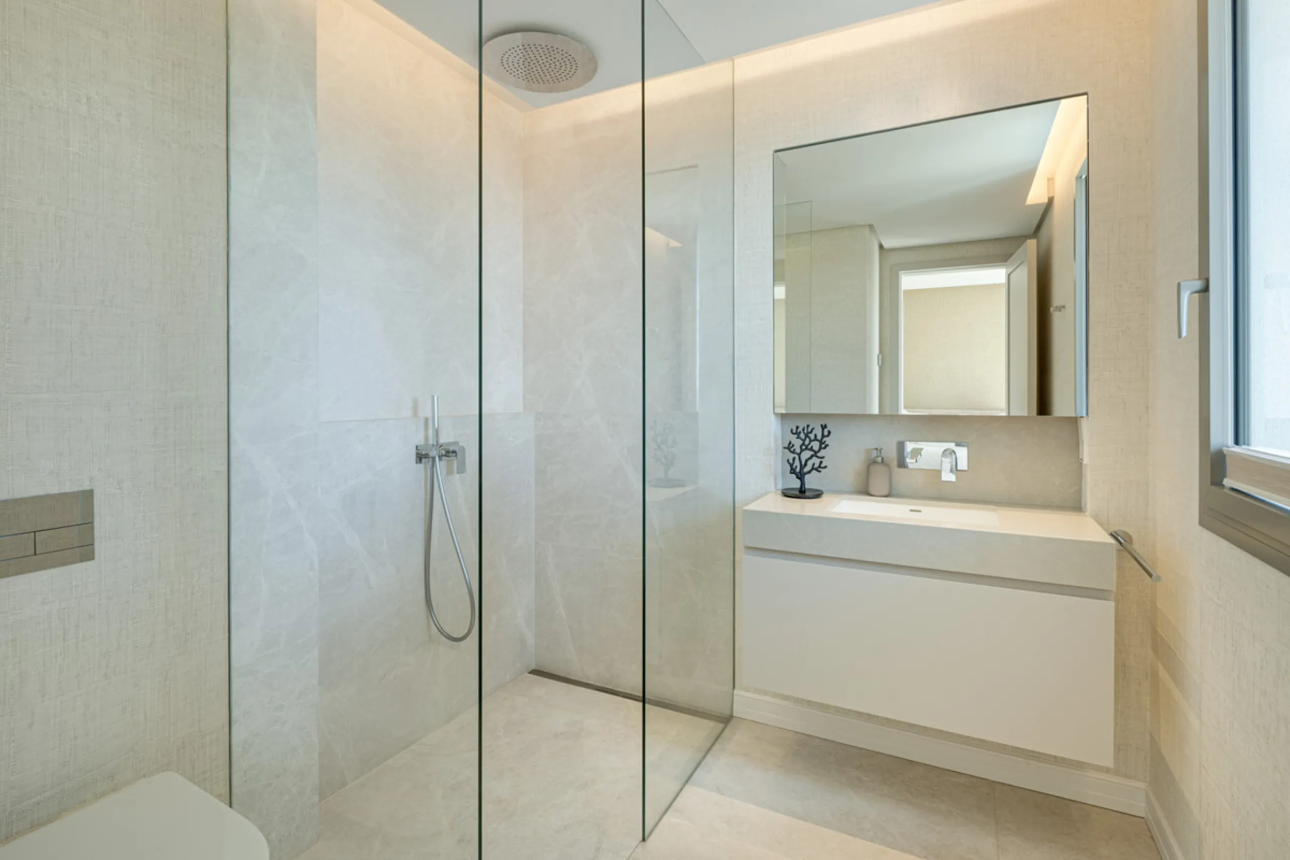 Villa Aguila is a remarkable villa for sale in Monte Halcones, Benahavís, offering a refined balance of modern elegance and timeless Andalusian character. Fully renovated in 2022, this three-story residence combines complete privacy with excellent connect