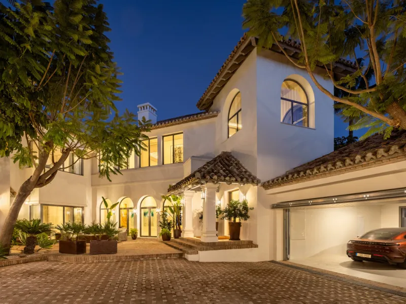 Villa Aguila is a remarkable villa for sale in Monte Halcones, Benahavís, offering a refined balance of modern elegance and timeless Andalusian character. Fully renovated in 2022, this three-story residence combines complete privacy with excellent connect