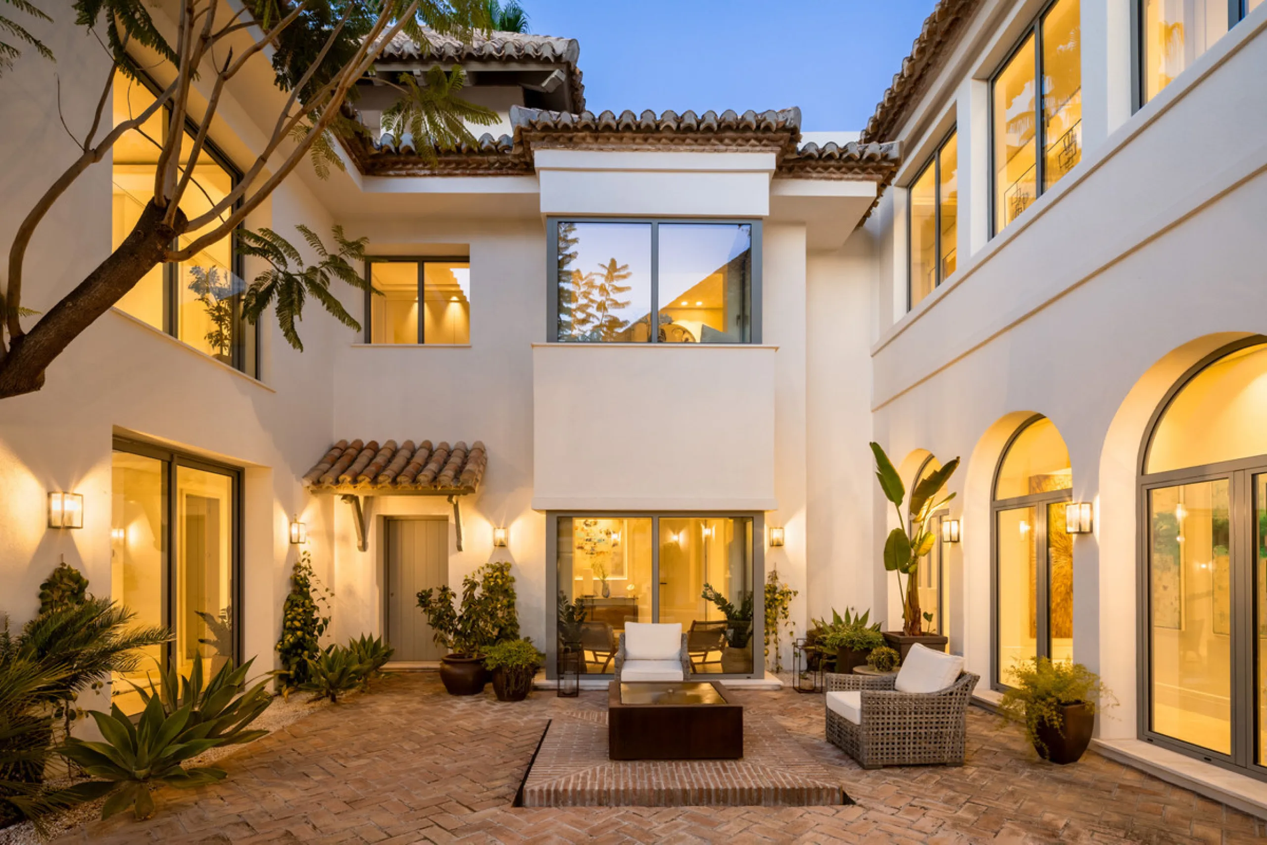 Villa Aguila is a remarkable villa for sale in Monte Halcones, Benahavís, offering a refined balance of modern elegance and timeless Andalusian character. Fully renovated in 2022, this three-story residence combines complete privacy with excellent connect