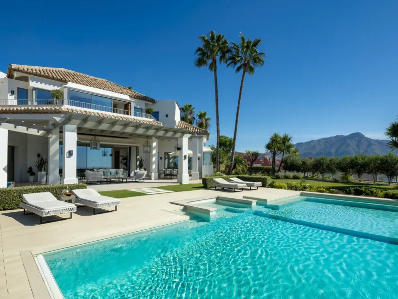 Villa Aguila is a remarkable villa for sale in Monte Halcones, Benahavís, offering a refined balance of modern elegance and timeless Andalusian character. Fully renovated in 2022, this three-story residence combines complete privacy with excellent connect