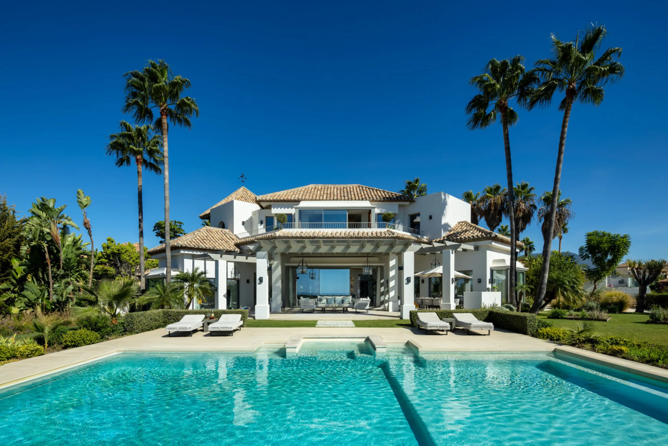 Villa Aguila is a remarkable villa for sale in Monte Halcones, Benahavís, offering a refined balance of modern elegance and timeless Andalusian character. Fully renovated in 2022, this three-story residence combines complete privacy with excellent connect