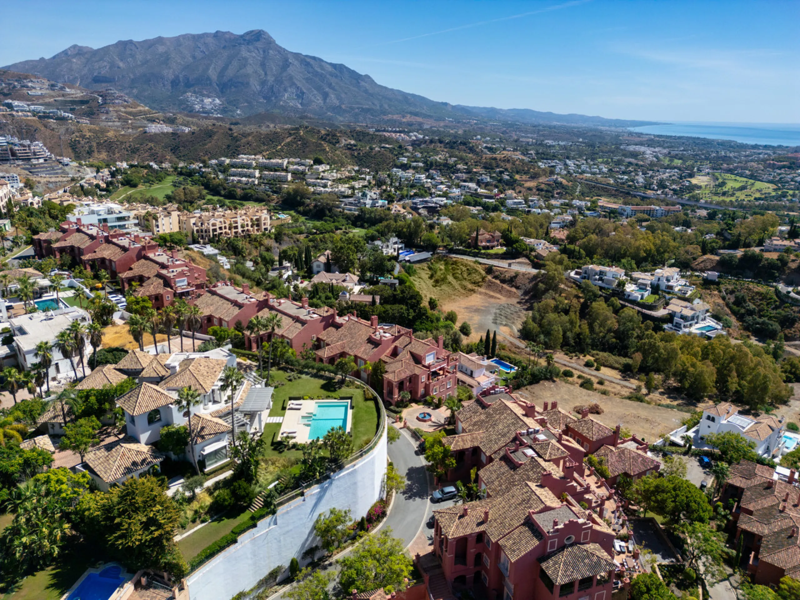 Villa Aguila is a remarkable villa for sale in Monte Halcones, Benahavís, offering a refined balance of modern elegance and timeless Andalusian character. Fully renovated in 2022, this three-story residence combines complete privacy with excellent connect