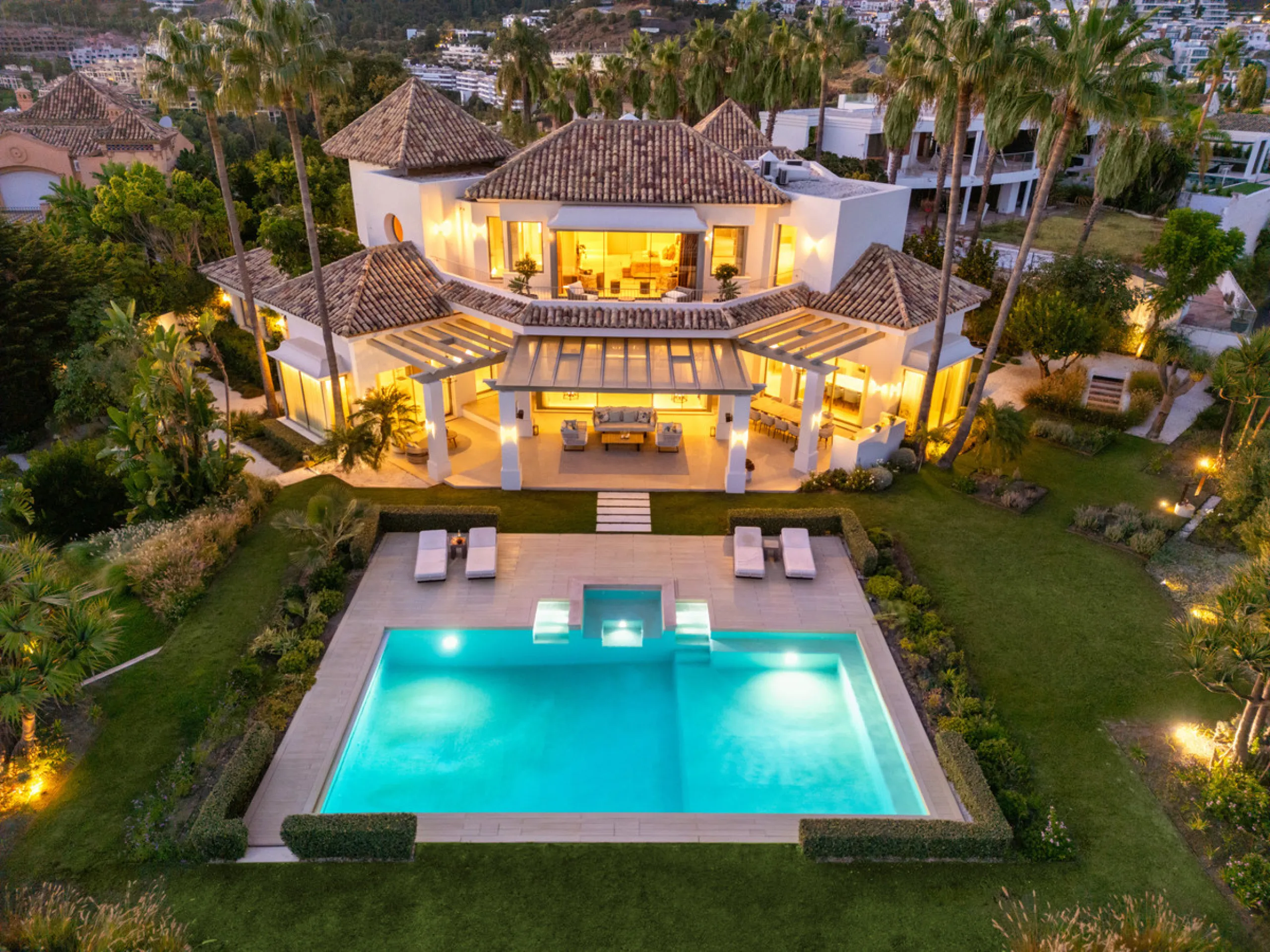Villa Aguila is a remarkable villa for sale in Monte Halcones, Benahavís, offering a refined balance of modern elegance and timeless Andalusian character. Fully renovated in 2022, this three-story residence combines complete privacy with excellent connect