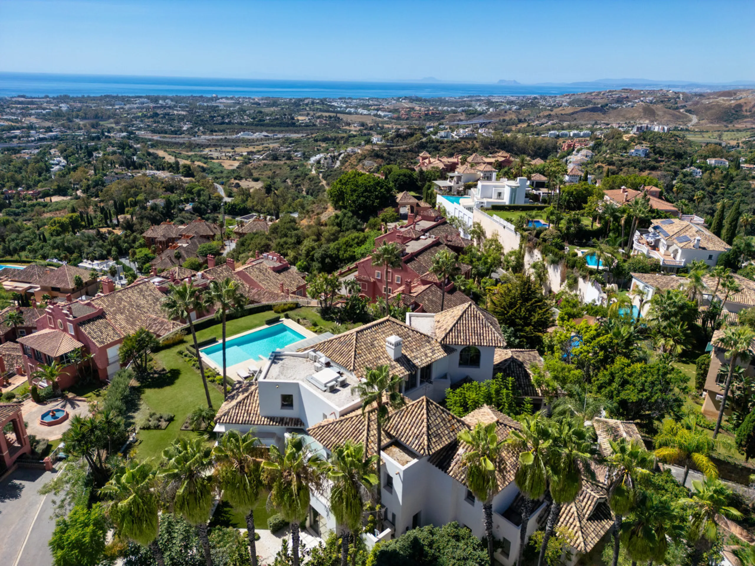 Villa Aguila is a remarkable villa for sale in Monte Halcones, Benahavís, offering a refined balance of modern elegance and timeless Andalusian character. Fully renovated in 2022, this three-story residence combines complete privacy with excellent connect