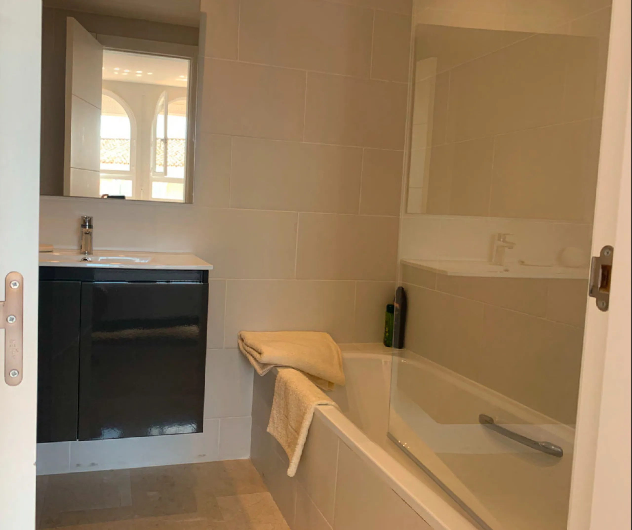 This exceptional four-bedroom apartment is situated in the highly sought-after area of Marbesa, Marbella East, Malaga. Located on the front line of the beach, the property offers direct access to the golden sands and the Mediterranean Sea, making it an id
