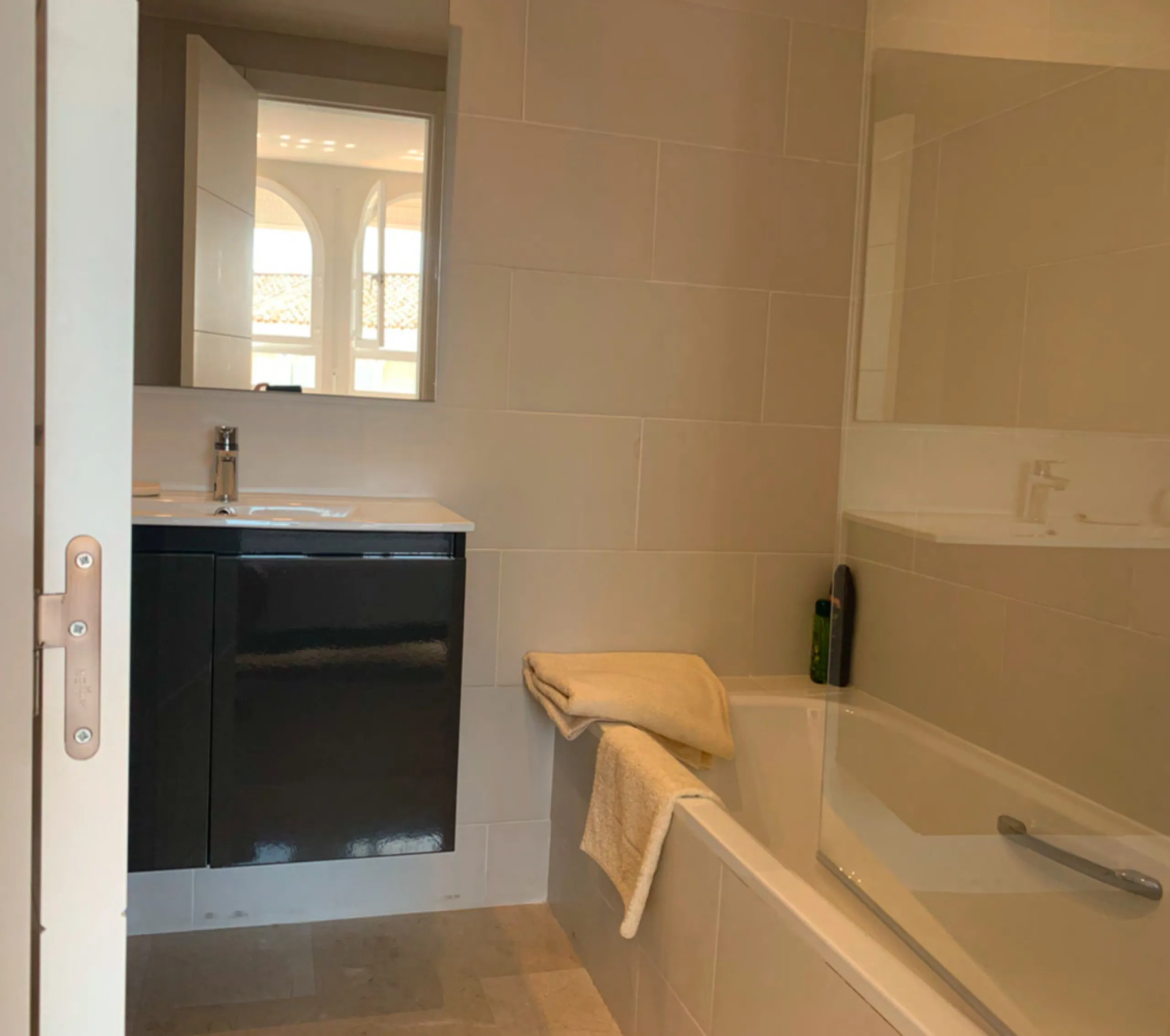 This exceptional four-bedroom apartment is situated in the highly sought-after area of Marbesa, Marbella East, Malaga. Located on the front line of the beach, the property offers direct access to the golden sands and the Mediterranean Sea, making it an id