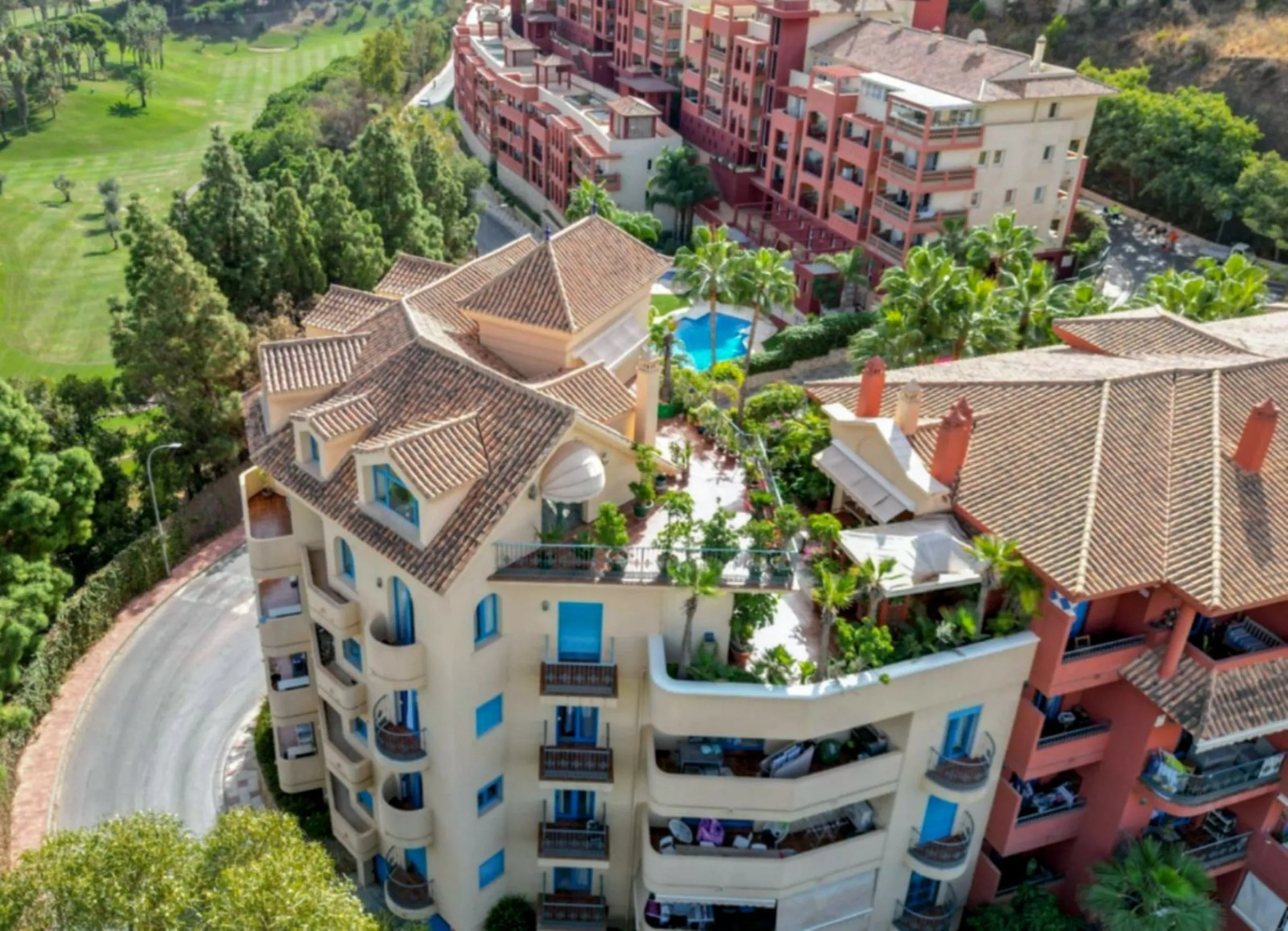 Apartment - Penthouse Duplex в продаже в Benalmadena, Málaga. В доме 5 спален и 3 ванных комнат. Площадь дома 336 м²