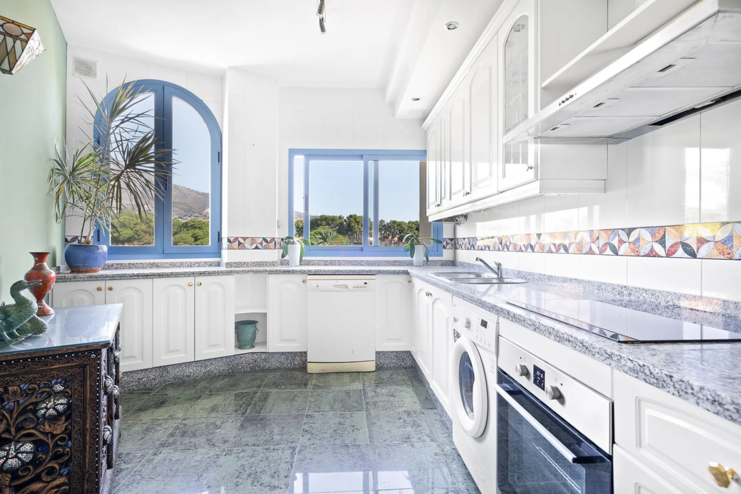 Apartment - Penthouse Duplex в продаже в Benalmadena, Málaga. В доме 5 спален и 3 ванных комнат. Площадь дома 336 м²