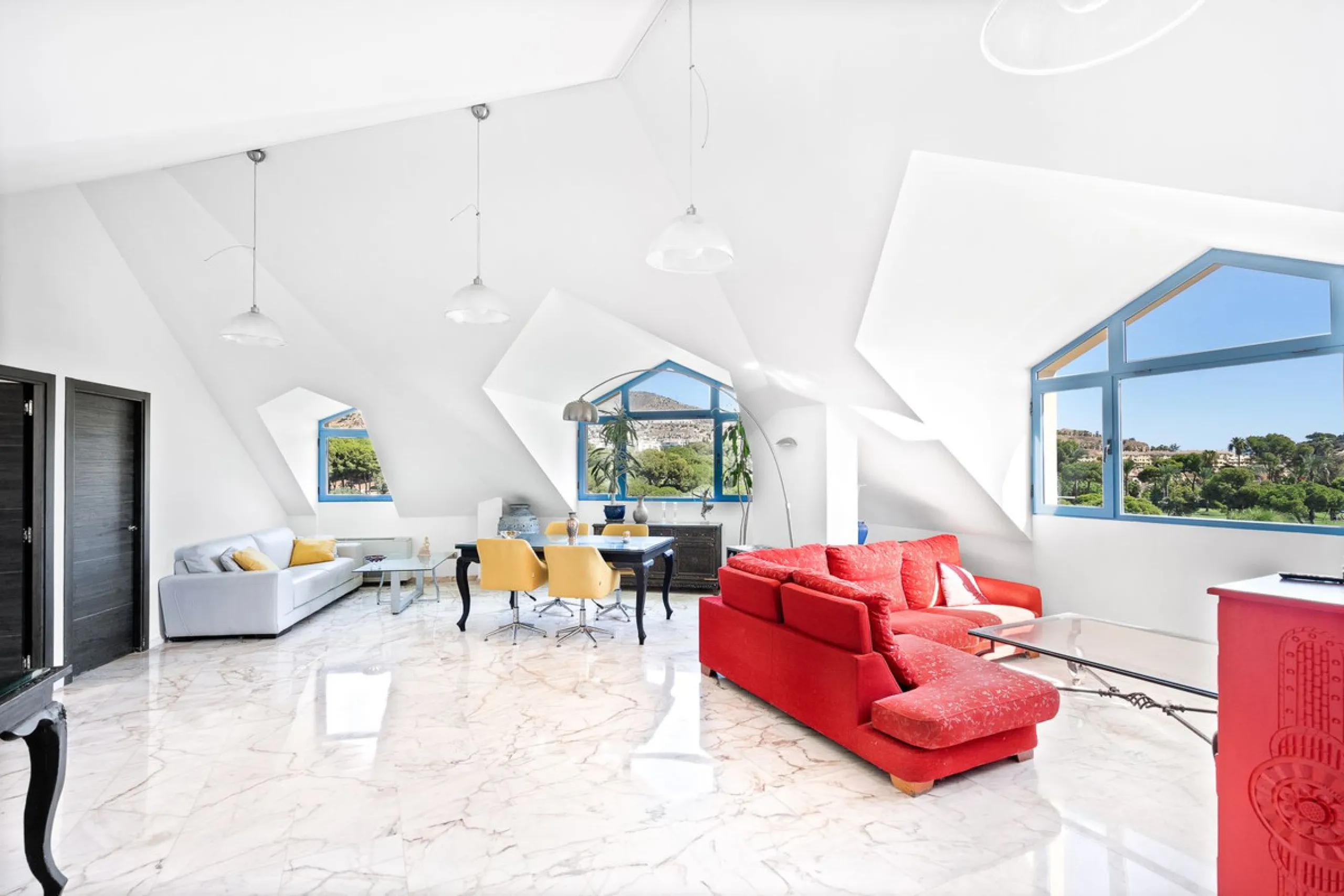 Apartment - Penthouse Duplex в продаже в Benalmadena, Málaga. В доме 5 спален и 3 ванных комнат. Площадь дома 336 м²