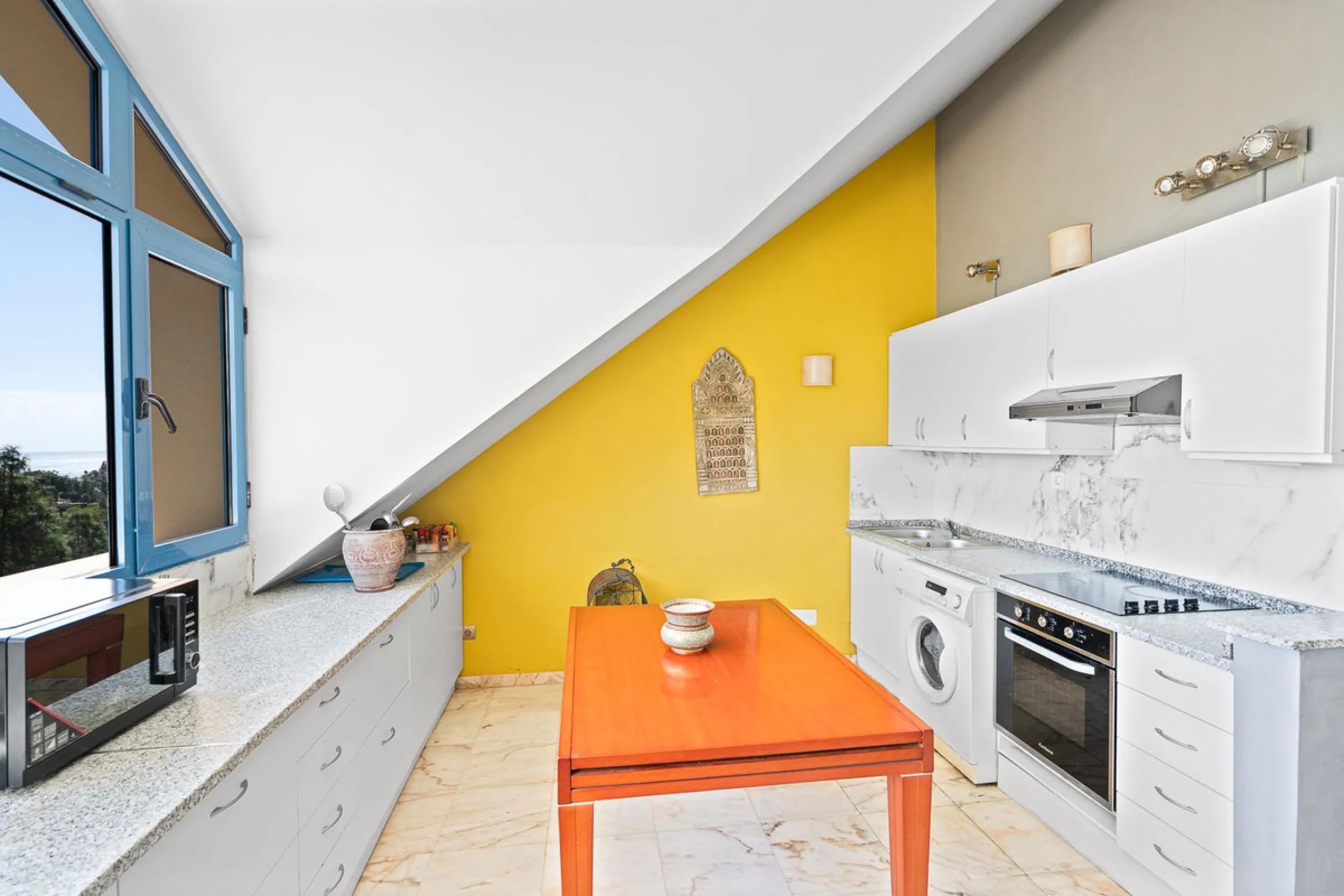 Apartment - Penthouse Duplex в продаже в Benalmadena, Málaga. В доме 5 спален и 3 ванных комнат. Площадь дома 336 м²