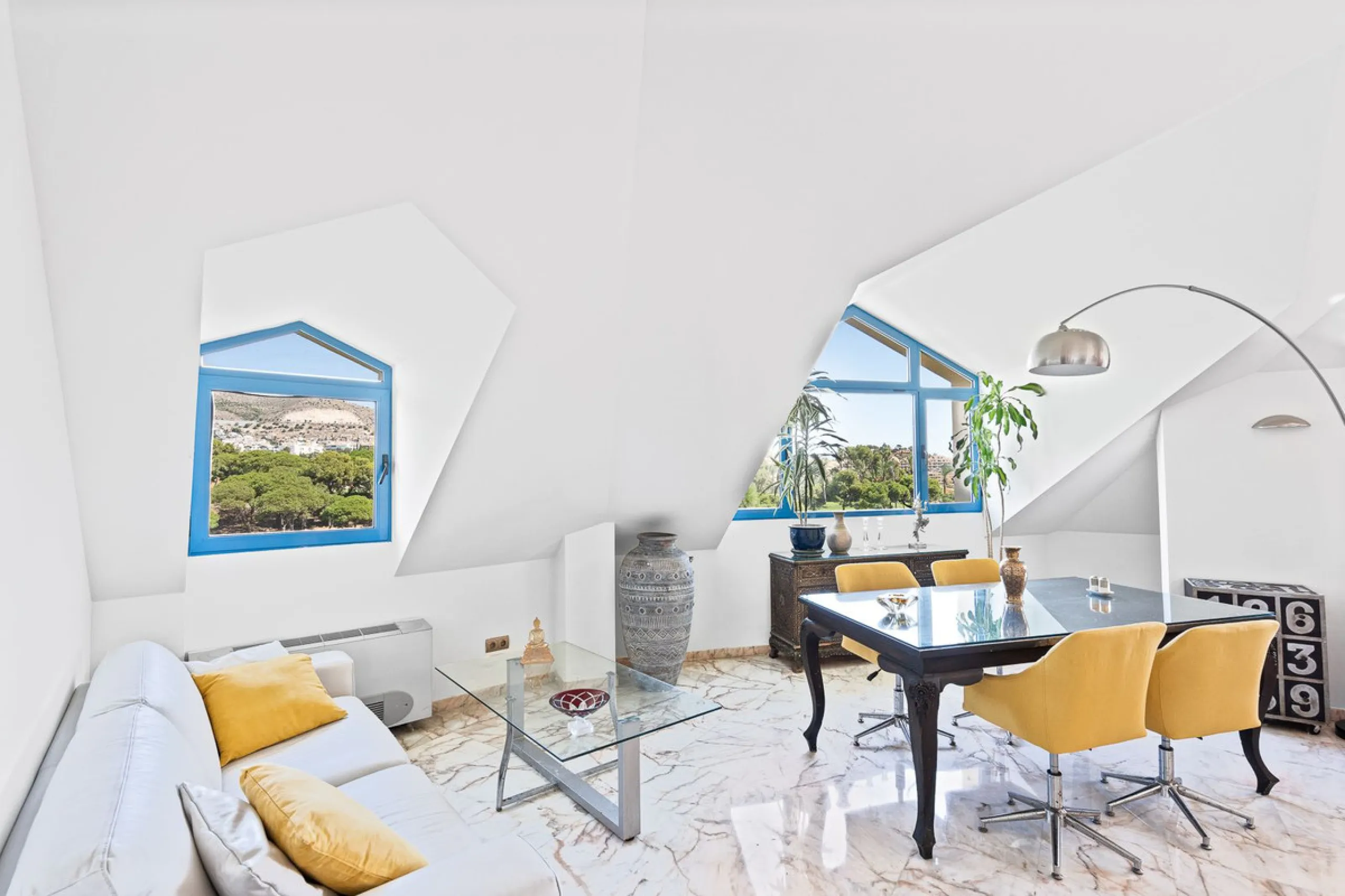 Apartment - Penthouse Duplex в продаже в Benalmadena, Málaga. В доме 5 спален и 3 ванных комнат. Площадь дома 336 м²