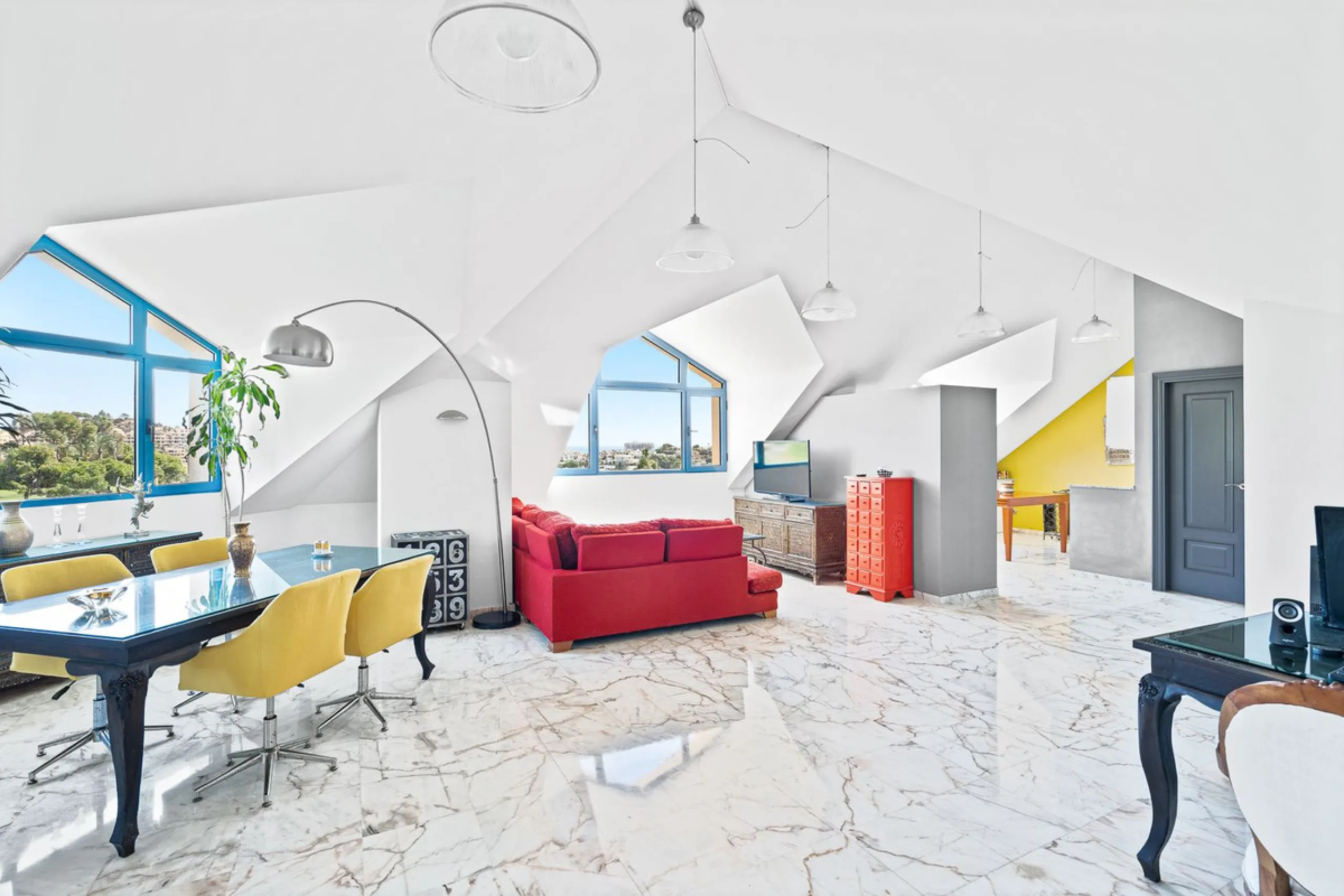 Apartment - Penthouse Duplex в продаже в Benalmadena, Málaga. В доме 5 спален и 3 ванных комнат. Площадь дома 336 м²