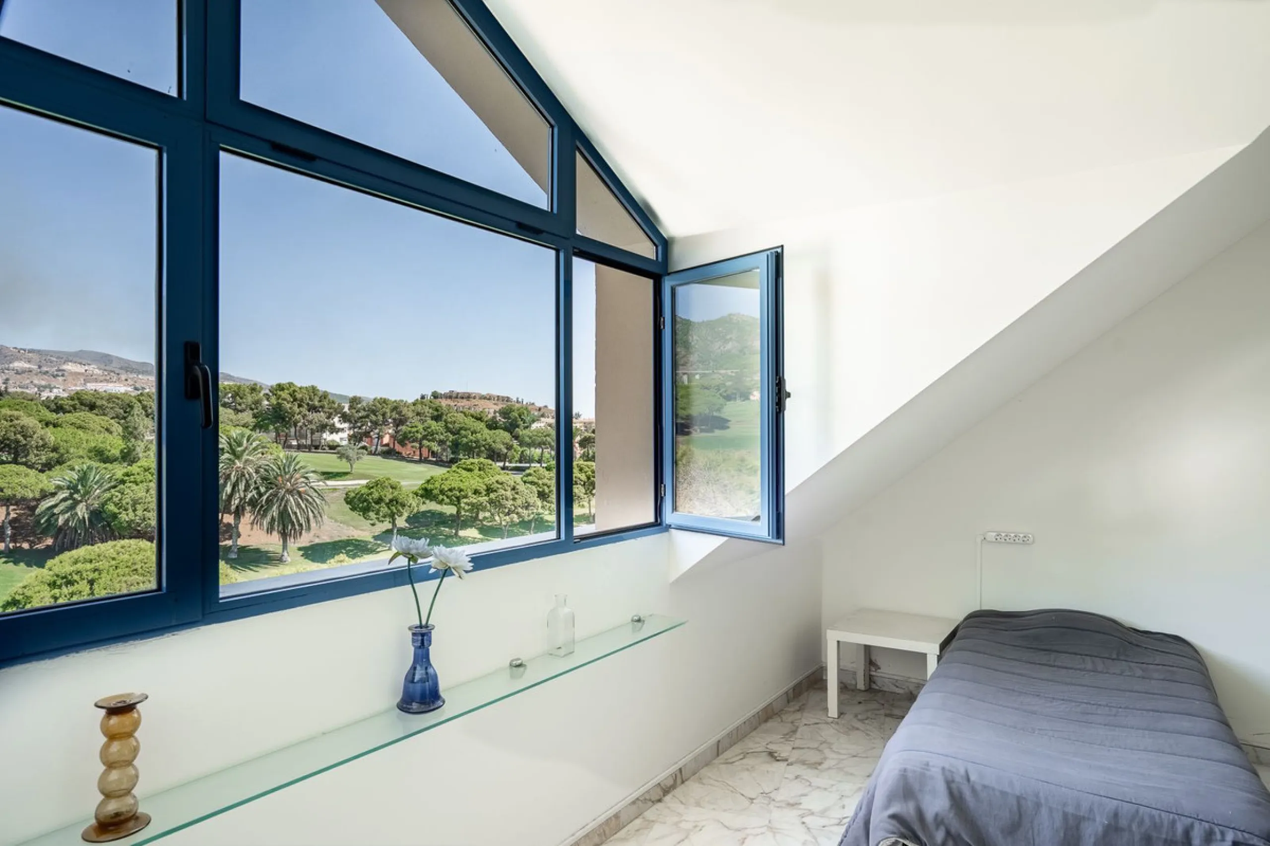 Apartment - Penthouse Duplex в продаже в Benalmadena, Málaga. В доме 5 спален и 3 ванных комнат. Площадь дома 336 м²