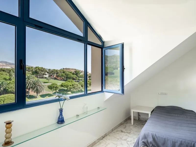 Apartment - Penthouse Duplex в продаже в Benalmadena, Málaga. В доме 5 спален и 3 ванных комнат. Площадь дома 336 м²