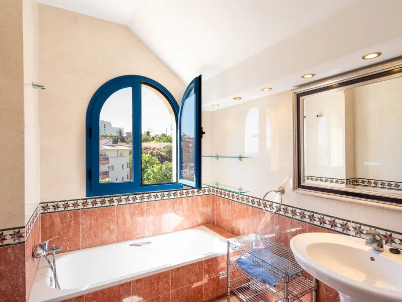 Apartment - Penthouse Duplex в продаже в Benalmadena, Málaga. В доме 5 спален и 3 ванных комнат. Площадь дома 336 м²