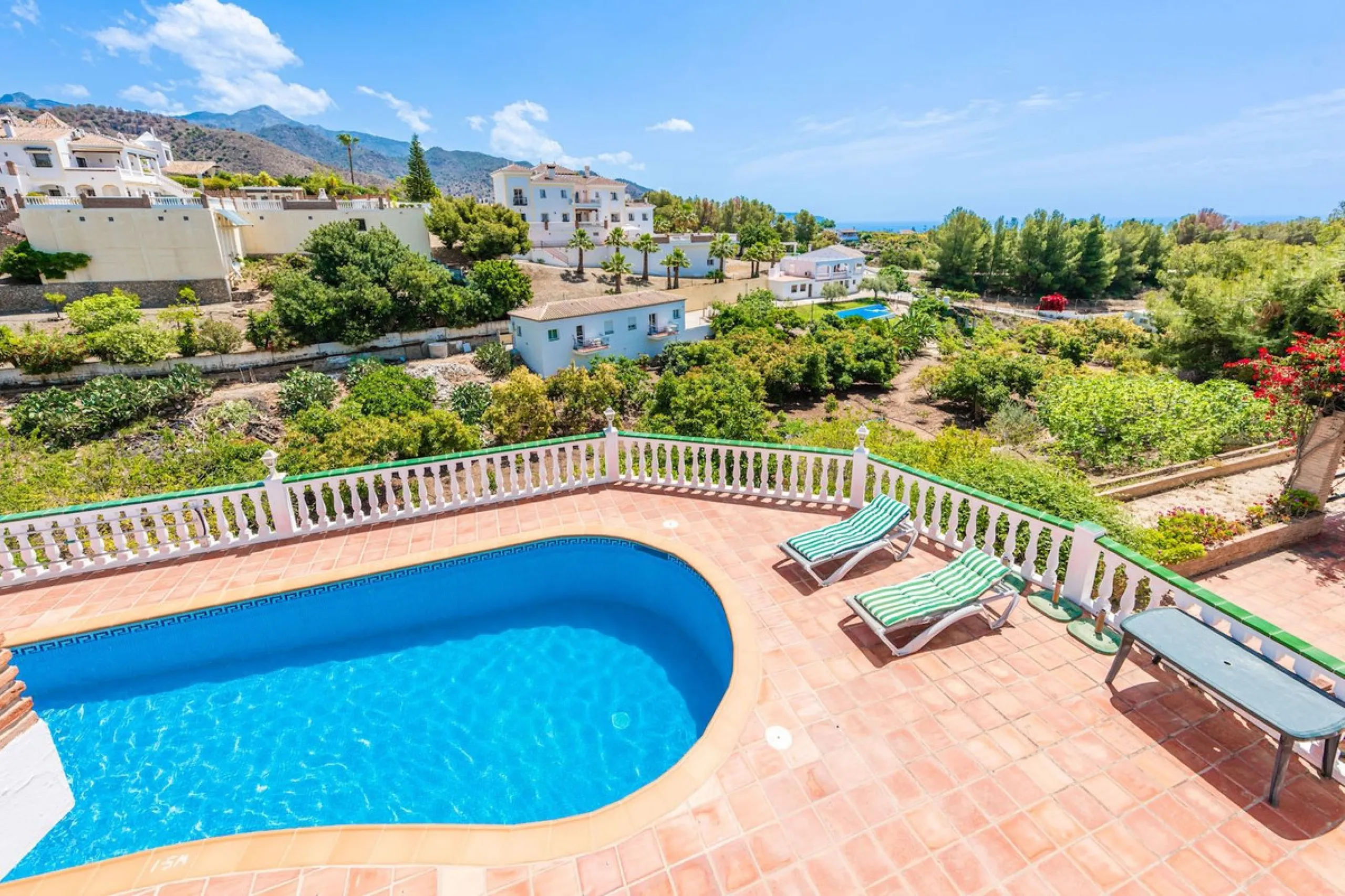 Stunning 5-Bedroom Villa with Separate Apartment in Exclusive Cortijos San Rafael