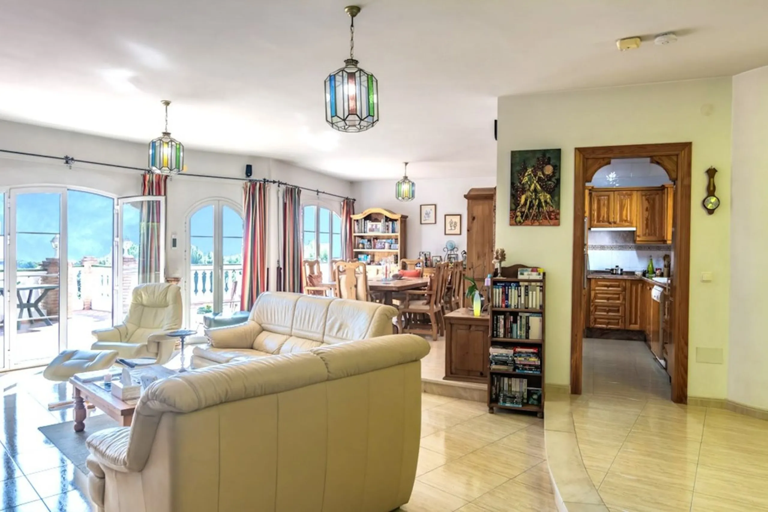 Stunning 5-Bedroom Villa with Separate Apartment in Exclusive Cortijos San Rafael