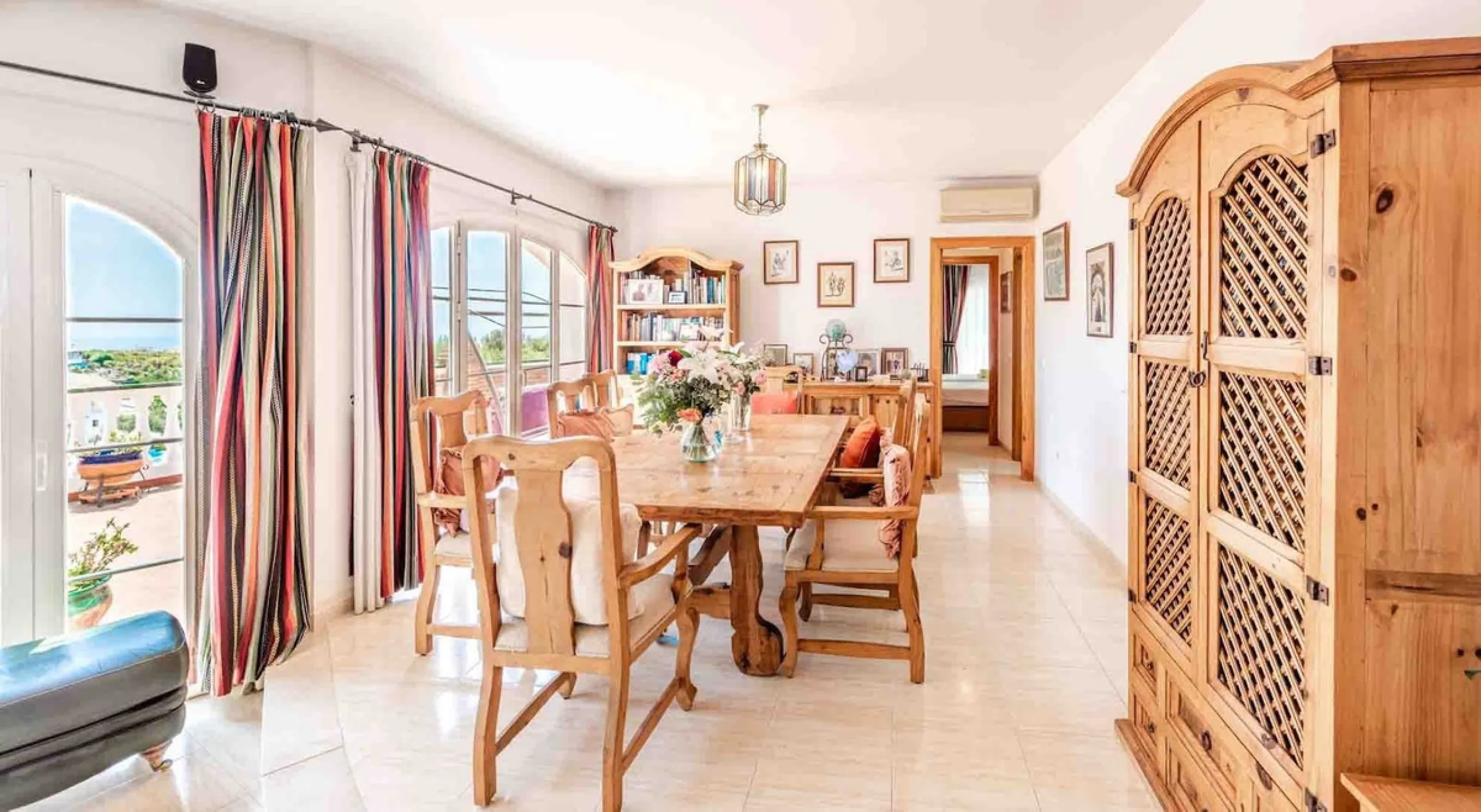 Stunning 5-Bedroom Villa with Separate Apartment in Exclusive Cortijos San Rafael
