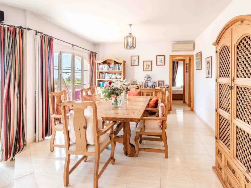 Stunning 5-Bedroom Villa with Separate Apartment in Exclusive Cortijos San Rafael