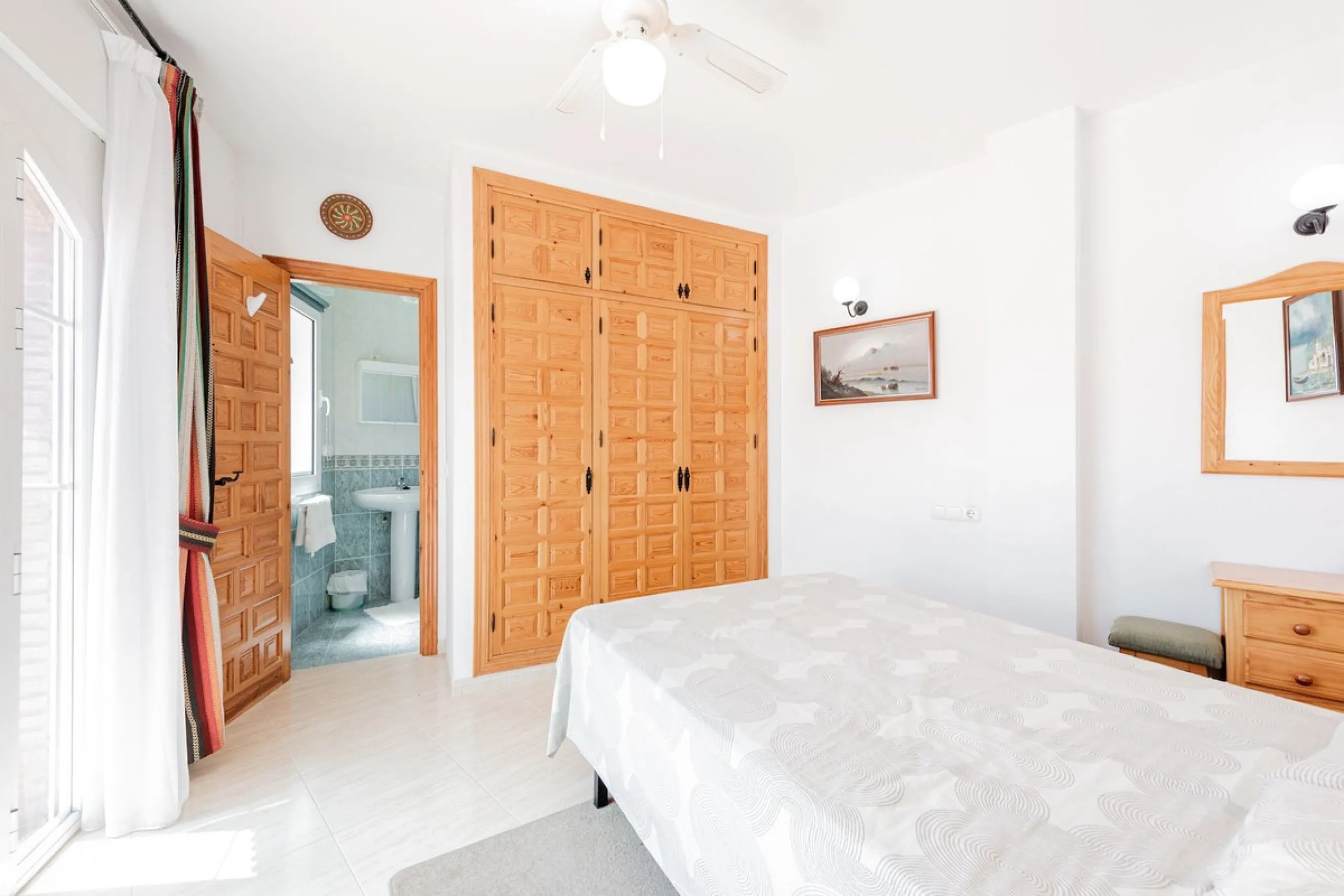 Stunning 5-Bedroom Villa with Separate Apartment in Exclusive Cortijos San Rafael