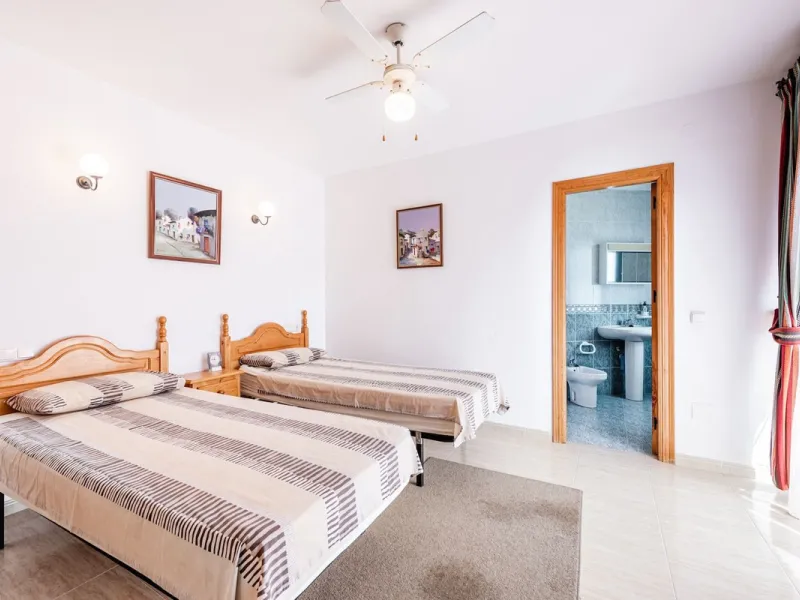 Stunning 5-Bedroom Villa with Separate Apartment in Exclusive Cortijos San Rafael