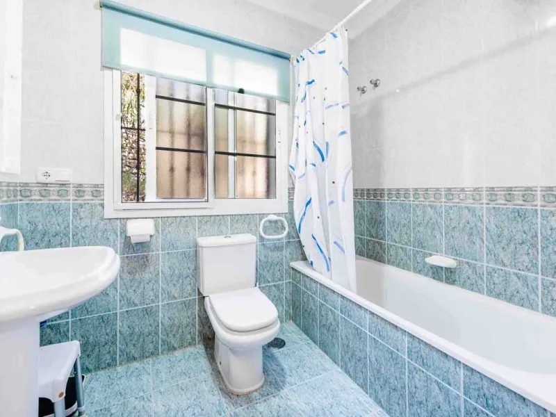 Stunning 5-Bedroom Villa with Separate Apartment in Exclusive Cortijos San Rafael