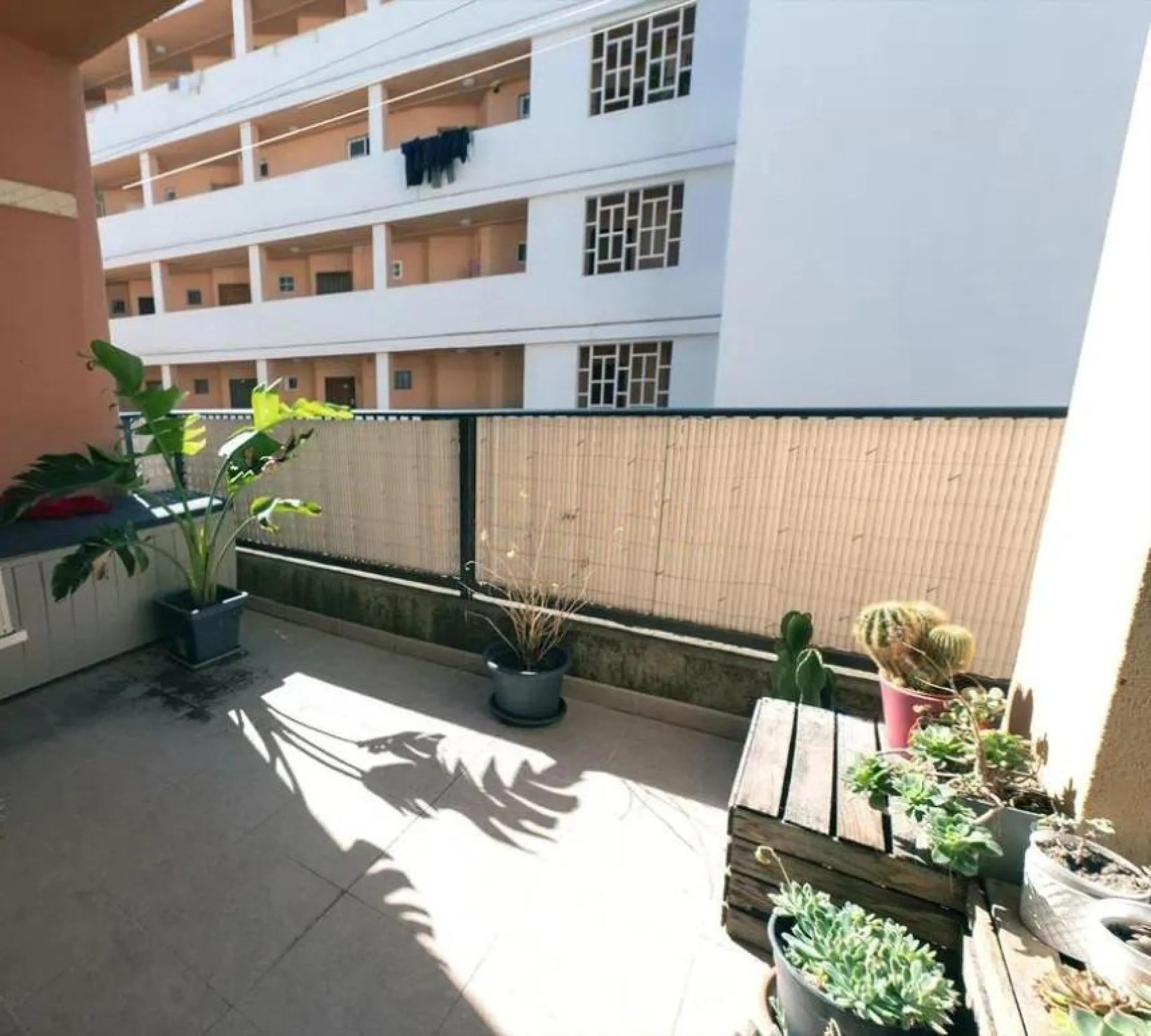 Discover this welcoming, bright, and airy apartment that combines light, comfort, and excellent features, ideal for year-round living or as an investment.