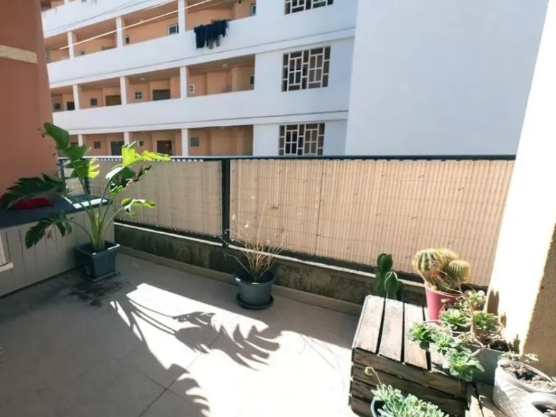 Discover this welcoming, bright, and airy apartment that combines light, comfort, and excellent features, ideal for year-round living or as an investment.