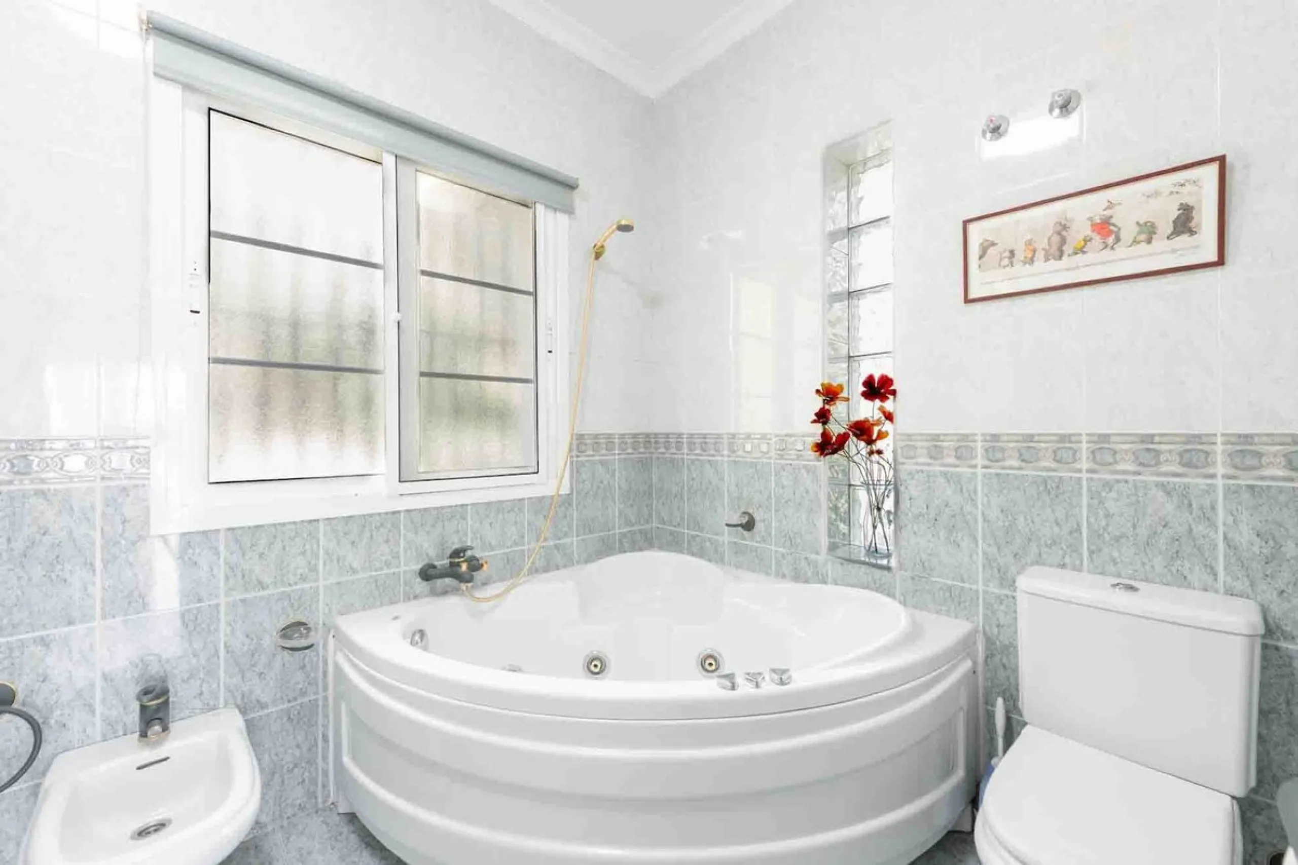 Stunning 5-Bedroom Villa with Separate Apartment in Exclusive Cortijos San Rafael